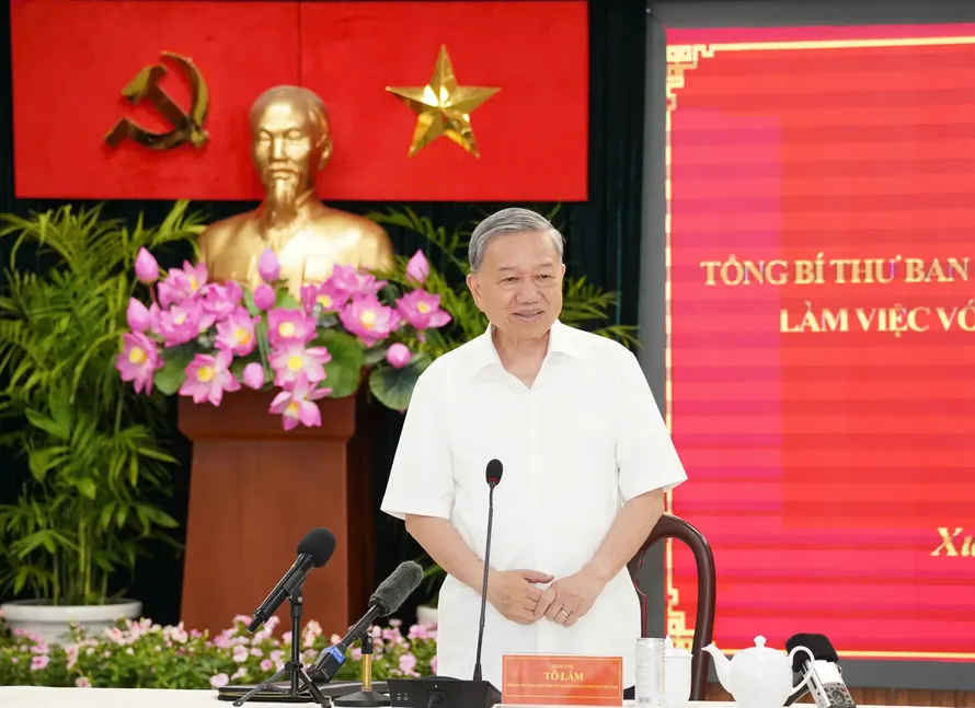 Tổng Bí thư Tô Lâm làm việc với Đảng ủy phường Xuân Hòa. Ảnh: THUẬN VĂN